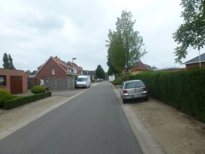 Ook de Berkenlaan herdenkt dat het vandaag exact 10, 25, 50 en 100 jaar geleden is dat het 11 september was.