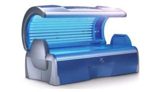 In afwachting tot een rijke knapperd in hun armen komt gewandeld, parkeren studentes Rechten hun geld bij de Zonnebank.