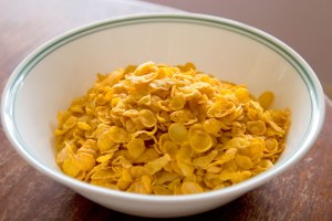 Is vers geperst asbest even ongezond als dit kommetje cornflakes? Meer en meer wordt beweerd van wel.